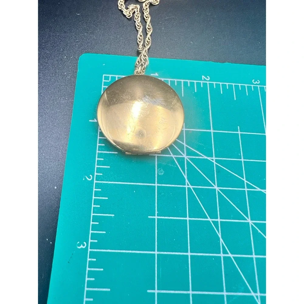 Trifari photos chain